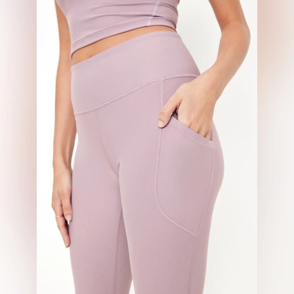 Old Navy Set PowerSoft Long-Sleeve Crop Support Top & High Waisted 7/8 Leggings - Picture 3 of 14